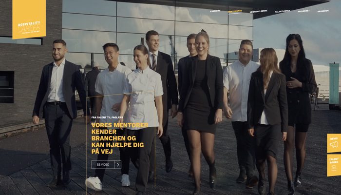 Overvejer du en spændende karriere i Hotel- og Restaurantbranchen? Her møder du passionerede unge, som har sat sig for at støtte og guide de elever, som vil uddanne sig til kok, tjener, receptionist eller smørrebrød og catering!